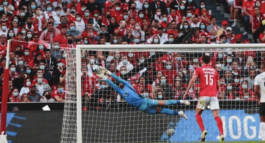 波鸿升班马爆冷终结领头羊连胜，  